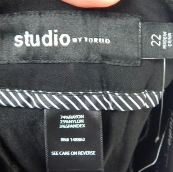 Studio Torrid Modern Millennium Stretch Ankle Skinny Pants - Picture 3 of 4